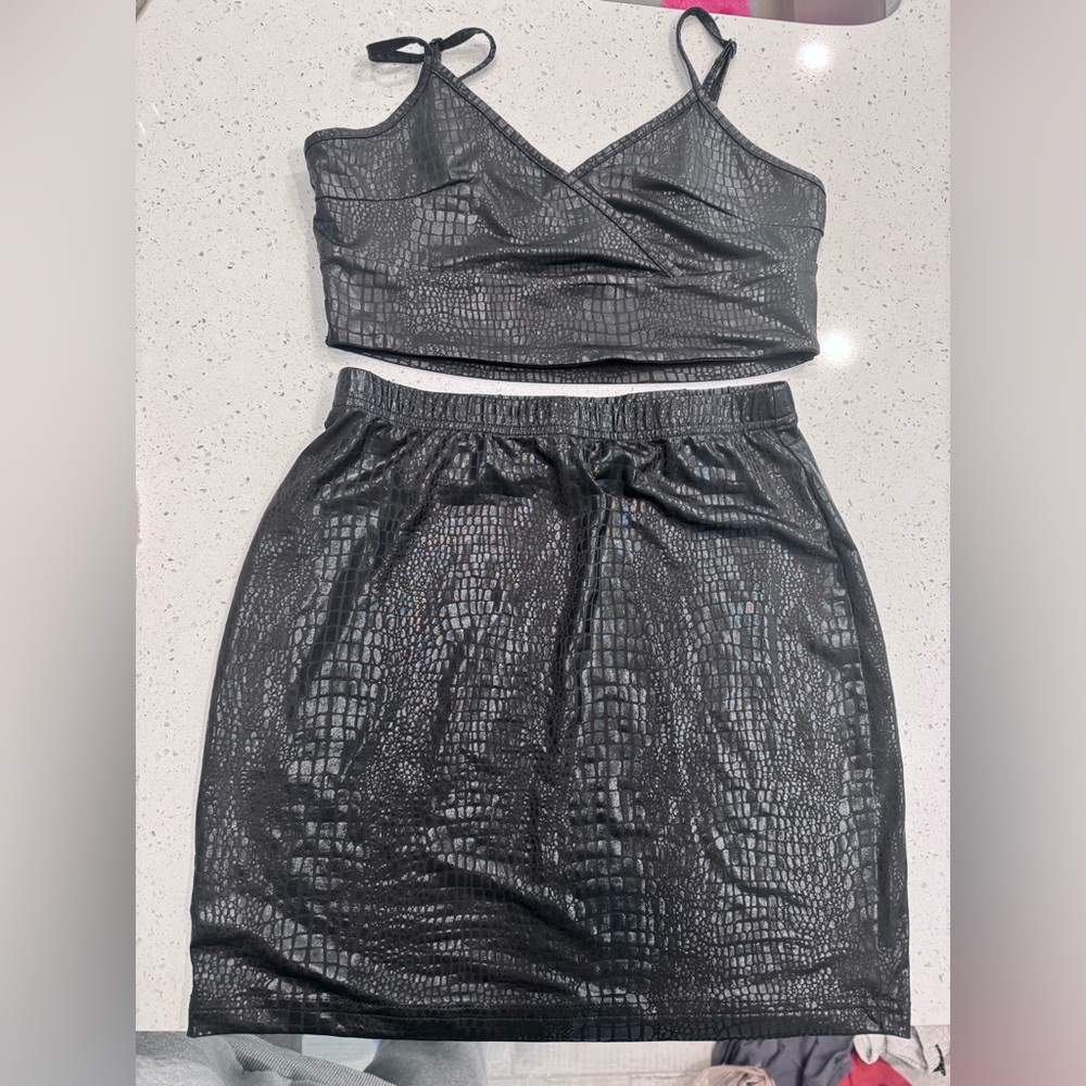 SHEIN Black Croc-Embossed Skirt Set